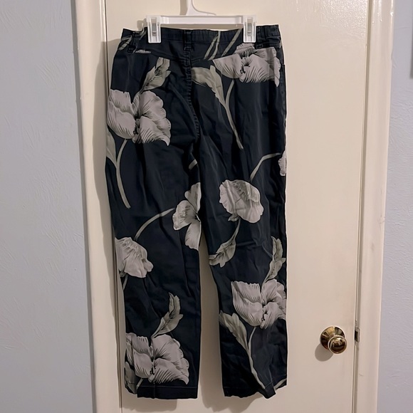 Gloria Vanderbilt flower patterned pants, size 8 - Picture 2 of 2